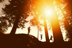 Pourquoi une couverture de survie est-elle indispensable en randonnée ? Photo de photo nic sur Unsplash